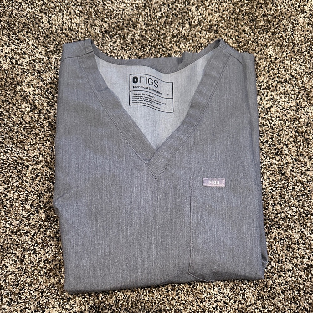 Women’s fig one pocket scrub top